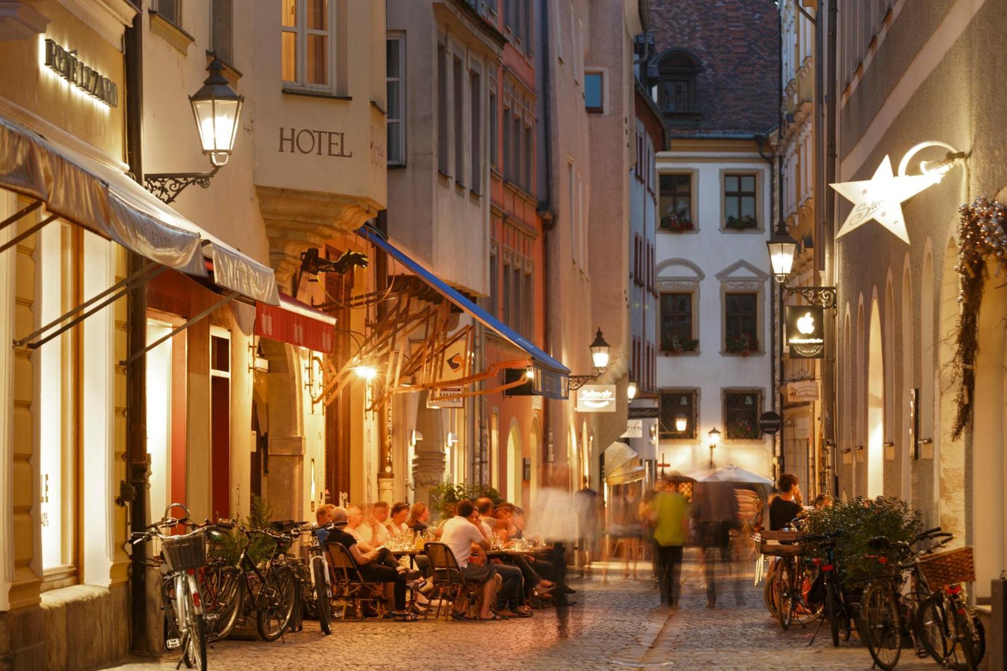 Hotel Orphee - Grosses Haus ريغنسبورغ المظهر الخارجي الصورة