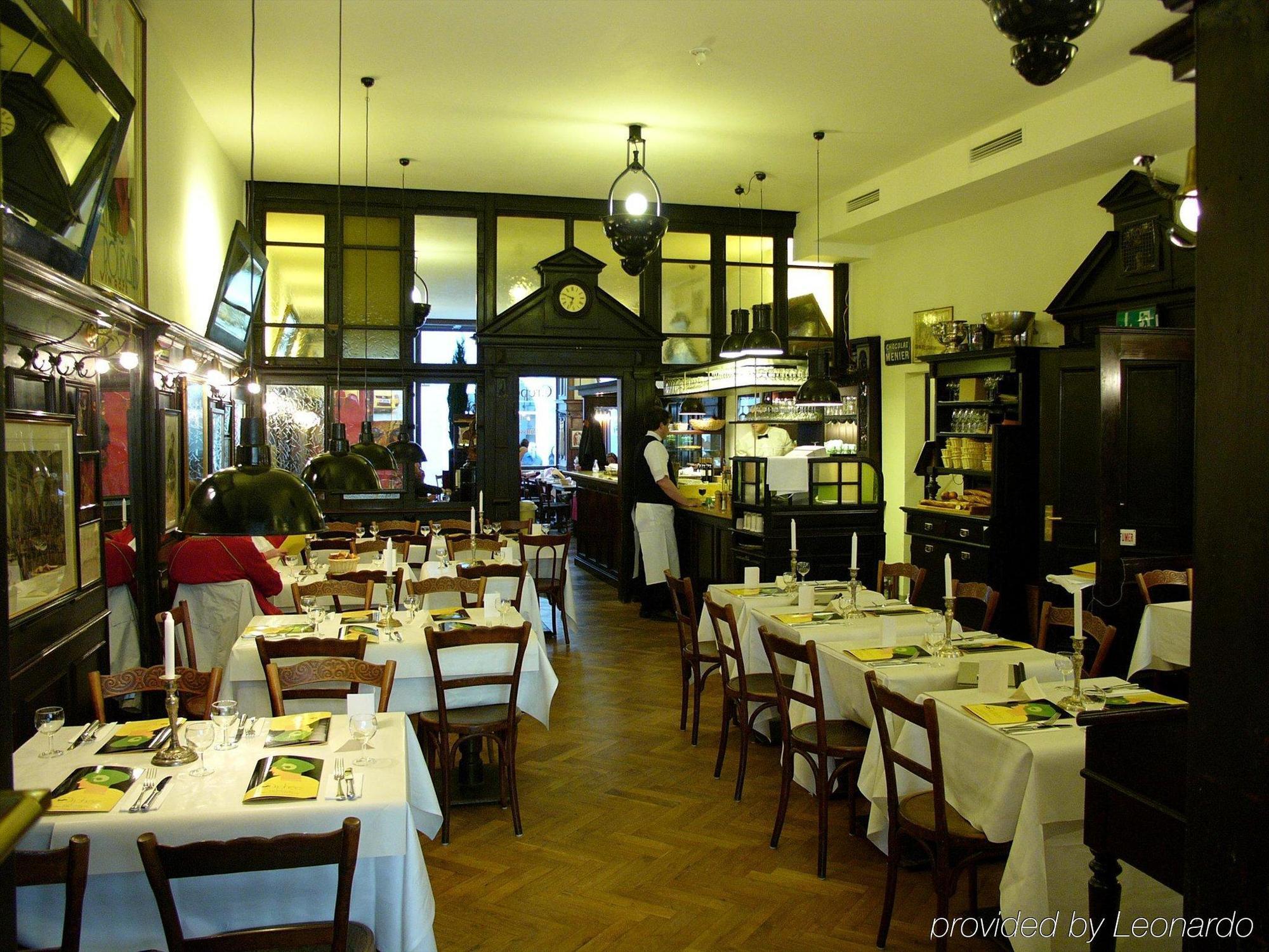 Hotel Orphee - Grosses Haus ريغنسبورغ المطعم الصورة
