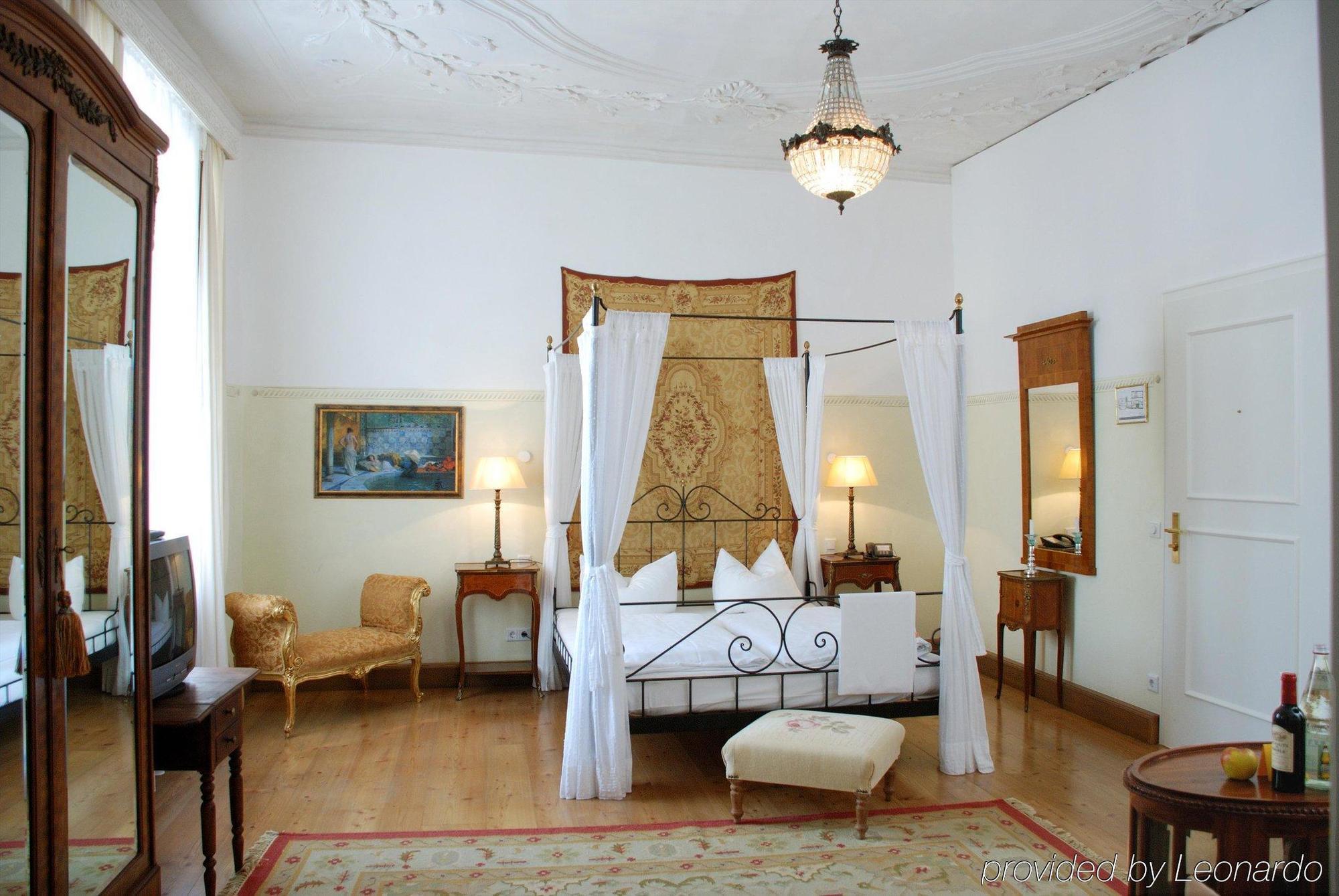 Hotel Orphee - Grosses Haus ريغنسبورغ الغرفة الصورة