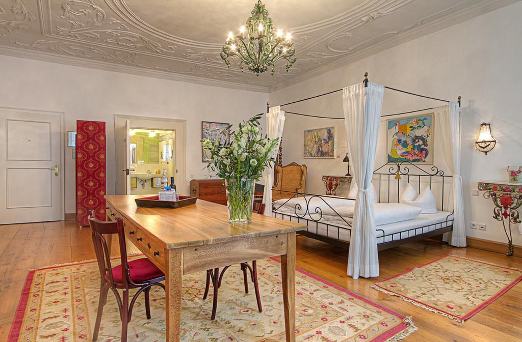 Hotel Orphee - Grosses Haus ريغنسبورغ المظهر الخارجي الصورة