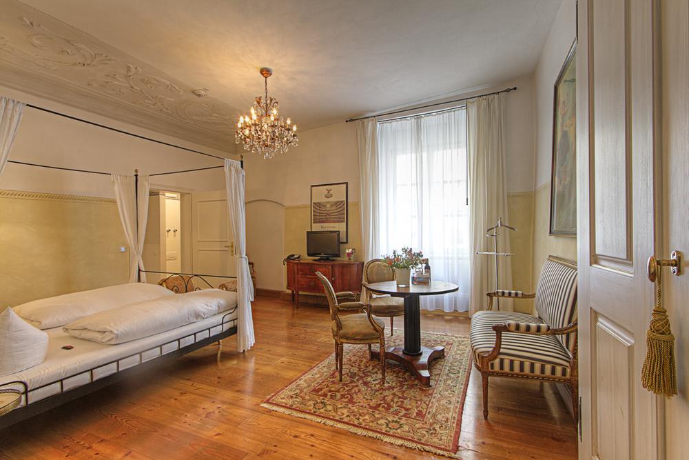Hotel Orphee - Grosses Haus ريغنسبورغ المظهر الخارجي الصورة