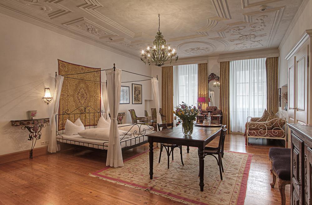 Hotel Orphee - Grosses Haus ريغنسبورغ المظهر الخارجي الصورة