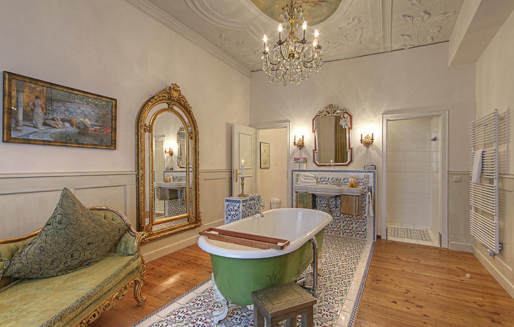 Hotel Orphee - Grosses Haus ريغنسبورغ المظهر الخارجي الصورة