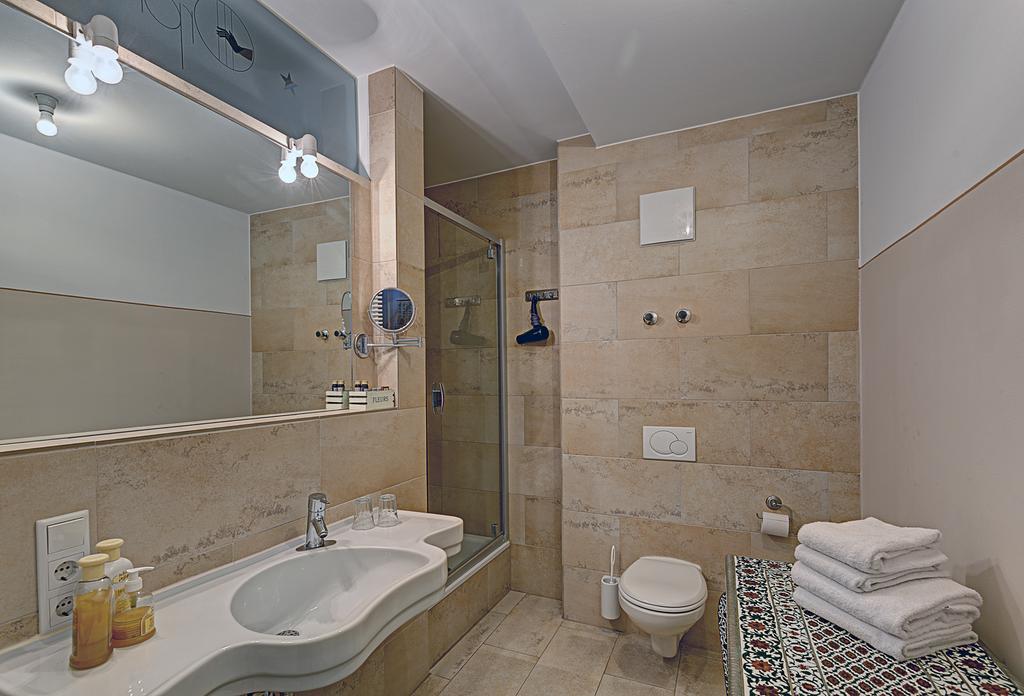 Hotel Orphee - Grosses Haus ريغنسبورغ المظهر الخارجي الصورة