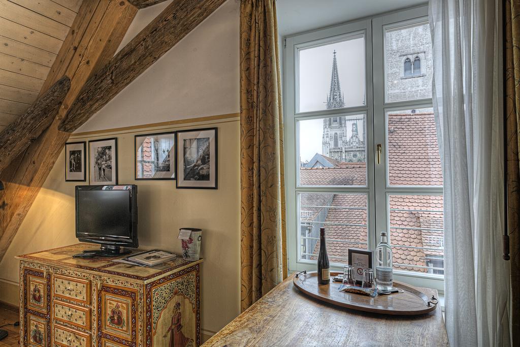 Hotel Orphee - Grosses Haus ريغنسبورغ المظهر الخارجي الصورة