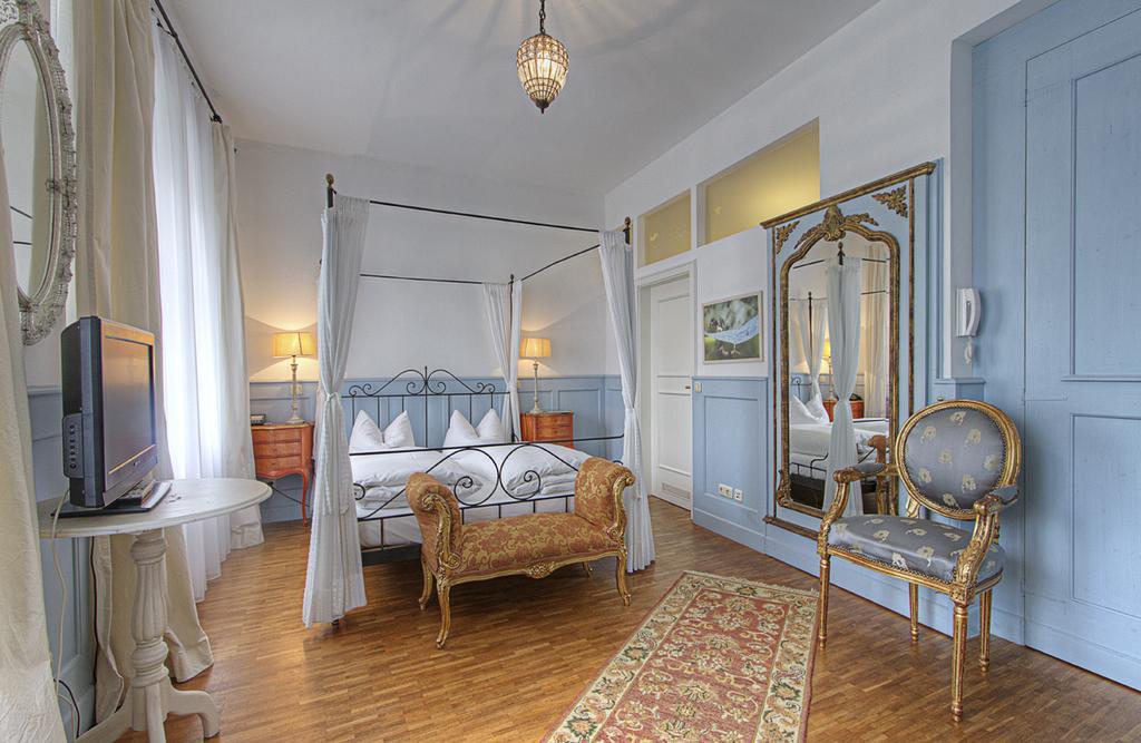 Hotel Orphee - Grosses Haus ريغنسبورغ المظهر الخارجي الصورة