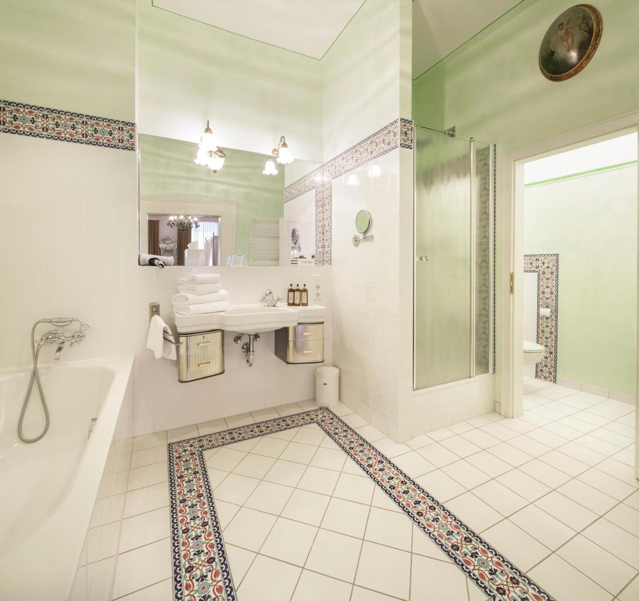 Hotel Orphee - Grosses Haus ريغنسبورغ المظهر الخارجي الصورة