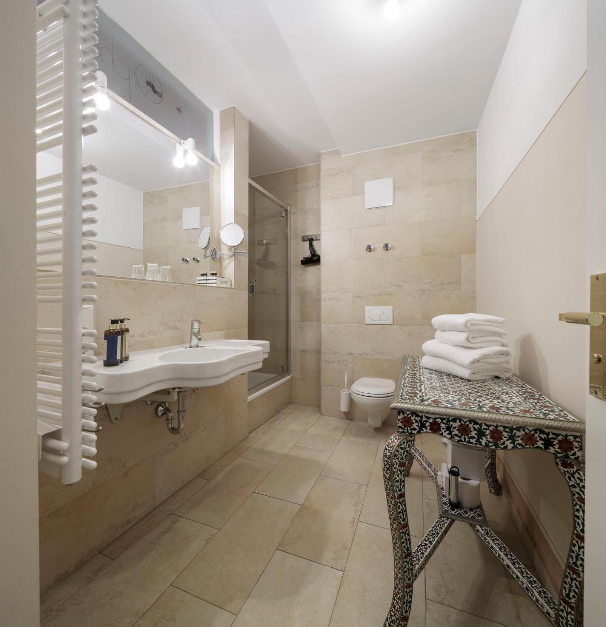 Hotel Orphee - Grosses Haus ريغنسبورغ المظهر الخارجي الصورة
